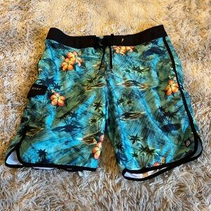 Reef men’s tropical swim board shorts